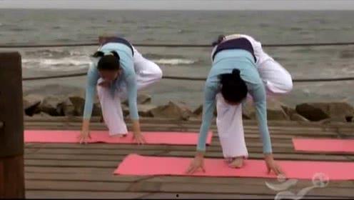 女生帆布鞋踩脸视频,网络热议背后的真相揭秘