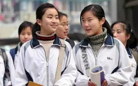 张悦轩在学校的爆料视频,揭秘校园生活幕后真相