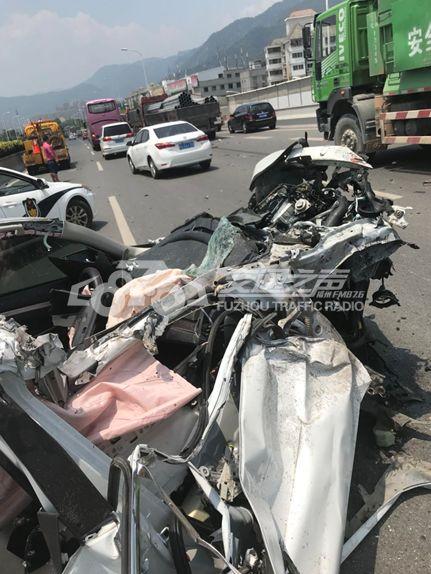 三乡车祸最新爆料视频曝光,现场惨状触目惊心，事故原因引关注